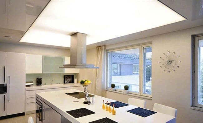 натяжные потолки фото для кухни